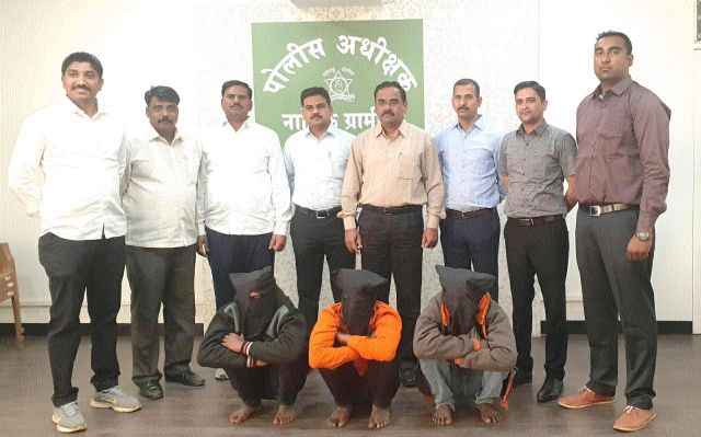 Robbery detainees arrested in Chandigarh by Diwali | चांदवडला ऐन दिवाळीत जबरी लुटमार करणारे दरोडेखोरांना स्थानिक गुन्हे शाखेच्या पथकाने औरगांबाद येथून ताब्यात Robbery detainees arrested in Chandigarh by Diwali | चांदवडला ऐन दिवाळीत जबरी लुटमार करणारे दरोडेखोरांना स्थानिक गुन्हे शाखेच्या पथकाने औरगांबाद येथून ताब्यात