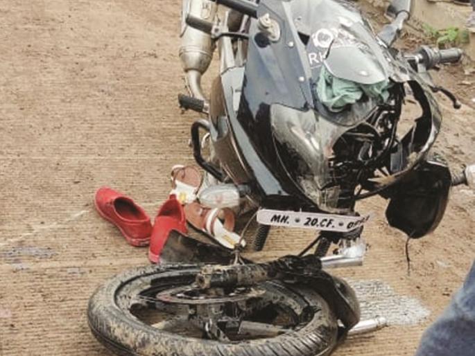 Two killed, one injured in two-wheeler-JCB accident | दुचाकी-जेसीबीच्या अपघातात दाेन ठार, एक जण जखमी Two killed, one injured in two-wheeler-JCB accident | दुचाकी-जेसीबीच्या अपघातात दाेन ठार, एक जण जखमी