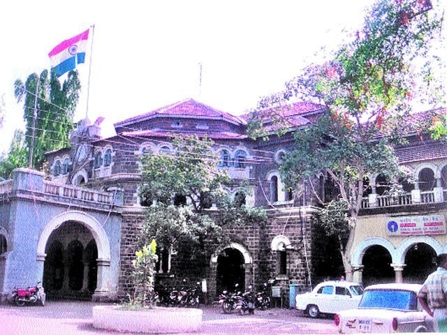 Notices to six officers for undisclosed funds | अखर्चित निधीप्रकरणी सहा अधिकाऱ्यांना नोटिसा Notices to six officers for undisclosed funds | अखर्चित निधीप्रकरणी सहा अधिकाऱ्यांना नोटिसा