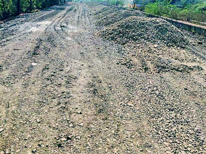 The question of the use of limestone in strengthening of Padoli to Rajura quadrangle is questionable | पडोली ते राजुरा चौपदरीकरणात चुनखडीचा वापर, मजबुतीवर प्रश्न The question of the use of limestone in strengthening of Padoli to Rajura quadrangle is questionable | पडोली ते राजुरा चौपदरीकरणात चुनखडीचा वापर, मजबुतीवर प्रश्न