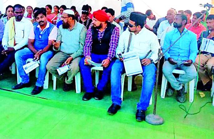 Minority community for social justice | सामाजिक न्यायासाठी अल्पसंख्याक समाजाचे धरणे Minority community for social justice | सामाजिक न्यायासाठी अल्पसंख्याक समाजाचे धरणे