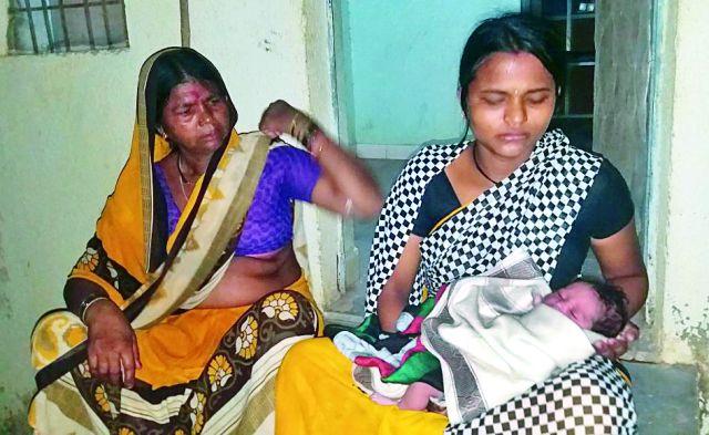 The mother of the patients in the health center did her childhood | आरोग्य केंद्रात रुग्णांच्या आईनेच केले बाळंतपण The mother of the patients in the health center did her childhood | आरोग्य केंद्रात रुग्णांच्या आईनेच केले बाळंतपण