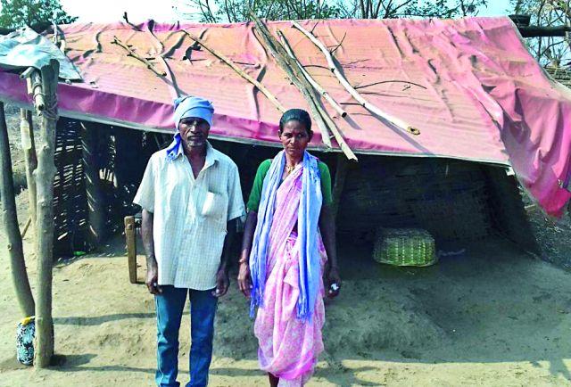 The dream of building a house for the tribal brother would be broken | आदिवासी बांधवाचे घरकूल बांधण्याचे स्वप्न भंगले