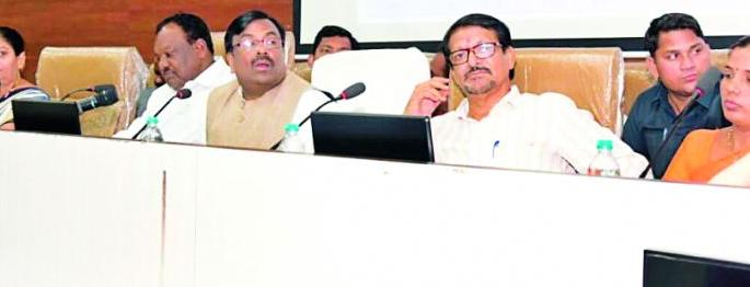 Give water to the citizens according to demand demand | मागणीेनुसार निधी मिळेलच नागरिकांना पाणी द्या Give water to the citizens according to demand demand | मागणीेनुसार निधी मिळेलच नागरिकांना पाणी द्या