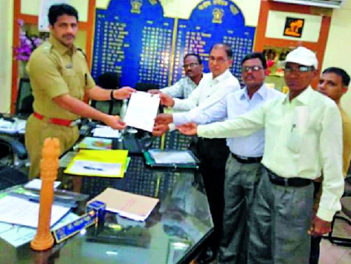 Take action against the constitutional burners | संविधान जाळणाऱ्यांवर कारवाई करा Take action against the constitutional burners | संविधान जाळणाऱ्यांवर कारवाई करा