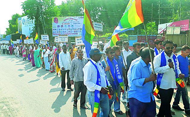 BRSP's front attacked the Tehsil office | बीआरएसपीचा मोर्चा तहसील कार्यालयावर धडकला BRSP's front attacked the Tehsil office | बीआरएसपीचा मोर्चा तहसील कार्यालयावर धडकला