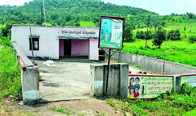 Telangana elections again in controversial village on the border | सीमेवरील वादग्रस्त गावात पुन्हा तेलंगणाच्या निवडणुका Telangana elections again in controversial village on the border | सीमेवरील वादग्रस्त गावात पुन्हा तेलंगणाच्या निवडणुका