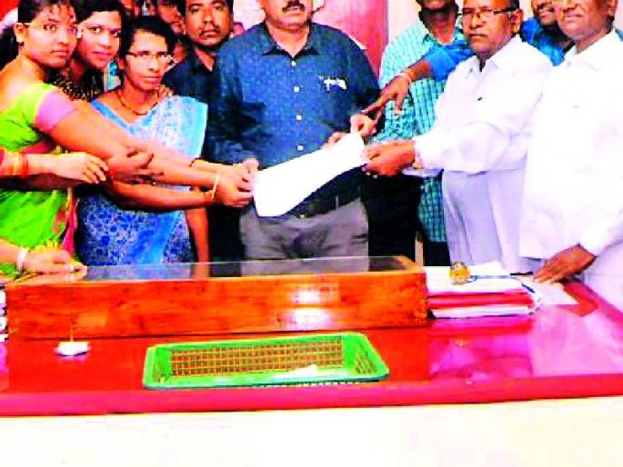 The Chief Minister asked the Chief Minister to give death penalty to the accused | ‘त्या’ आरोपीला फाशीची शिक्षा देण्याची मुख्यमंत्र्यांकडे मागणी