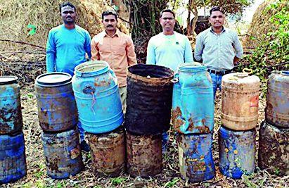 Watch the police liquor dealers | पोलिसांचा दारुविक्रेत्यांवर वॉच Watch the police liquor dealers | पोलिसांचा दारुविक्रेत्यांवर वॉच