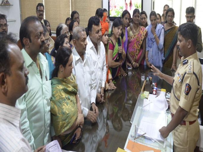 Immediately arrest the culprits who are tortured at Dondaicha | दोंडाईचा येथील बालिकेवर अत्याचार करणा-या नराधमाला तत्काळ अटक करा Immediately arrest the culprits who are tortured at Dondaicha | दोंडाईचा येथील बालिकेवर अत्याचार करणा-या नराधमाला तत्काळ अटक करा