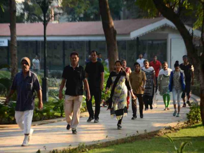 Walk for half an hour in the morning, be stress free all day | पहाटे अर्धा तास चाला, दिवसभर तणावमुक्त रहा Walk for half an hour in the morning, be stress free all day | पहाटे अर्धा तास चाला, दिवसभर तणावमुक्त रहा