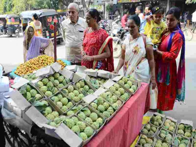 The arrival of winter fruit, but slowly ... | हिवाळी फळांची आवक, पण मंदगतीने... The arrival of winter fruit, but slowly ... | हिवाळी फळांची आवक, पण मंदगतीने...