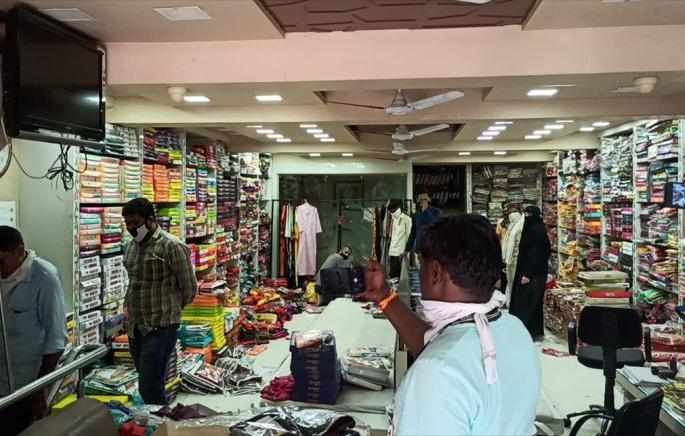  Shop locked ... pot down ... but business just started! | दुकान लॉक...पोट डाऊन... पण व्यवसाय मात्र सुरू !