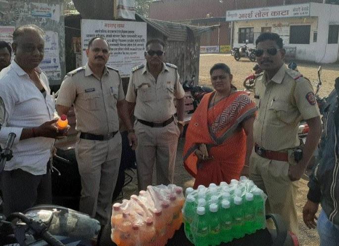 Expired storage of expired beverages | कालबाह्य शीतपेयाचा साठा केला नष्ट Expired storage of expired beverages | कालबाह्य शीतपेयाचा साठा केला नष्ट