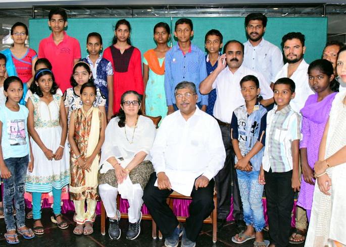 Kolhapur: Girls' teeth to be cleaned every six months: Chandrakant Patil | कोल्हापूर : मुलींचे दात दर सहा महिन्यांनी क्लिनिंग करण्याचा उपक्रम : चंद्रकांत पाटील Kolhapur: Girls' teeth to be cleaned every six months: Chandrakant Patil | कोल्हापूर : मुलींचे दात दर सहा महिन्यांनी क्लिनिंग करण्याचा उपक्रम : चंद्रकांत पाटील