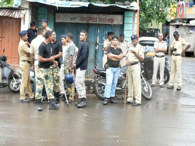 A clash with the Kanubai mother's immersion rally in Dhule | धुळ्यात कानुबाई मातेच्या विसर्जन मिरवणुकीत हाणामारी A clash with the Kanubai mother's immersion rally in Dhule | धुळ्यात कानुबाई मातेच्या विसर्जन मिरवणुकीत हाणामारी