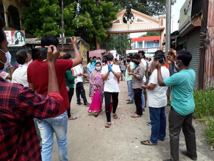 Twelve patients in the temple overcame the corona | देवळ्यातील १२ रुग्णांनी केली कोरोनावर मात Twelve patients in the temple overcame the corona | देवळ्यातील १२ रुग्णांनी केली कोरोनावर मात