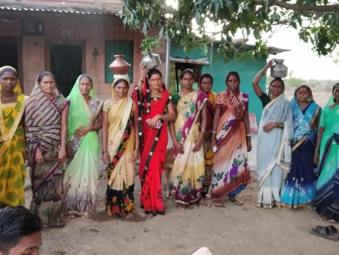 Give Benduckle Woman Water ...! | बेंडकुळ्या बाई पाणी दे...! Give Benduckle Woman Water ...! | बेंडकुळ्या बाई पाणी दे...!