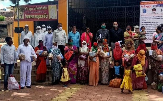 Distribution of nutritious food to malnourished children through Karanjwan Gram Panchayat | करंजवण ग्रामपंचायत मार्फत कुपोषीत बालकांना सकष आहार वाटप Distribution of nutritious food to malnourished children through Karanjwan Gram Panchayat | करंजवण ग्रामपंचायत मार्फत कुपोषीत बालकांना सकष आहार वाटप