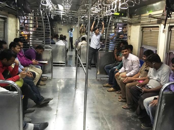 Changes in local sewage system: Seat facility for 14 passengers instead of 32 | लोकलमधील आसनव्यवस्थेत बदल : ३२ ऐवजी १४ प्रवाशांसाठीच आसन सुविधा Changes in local sewage system: Seat facility for 14 passengers instead of 32 | लोकलमधील आसनव्यवस्थेत बदल : ३२ ऐवजी १४ प्रवाशांसाठीच आसन सुविधा