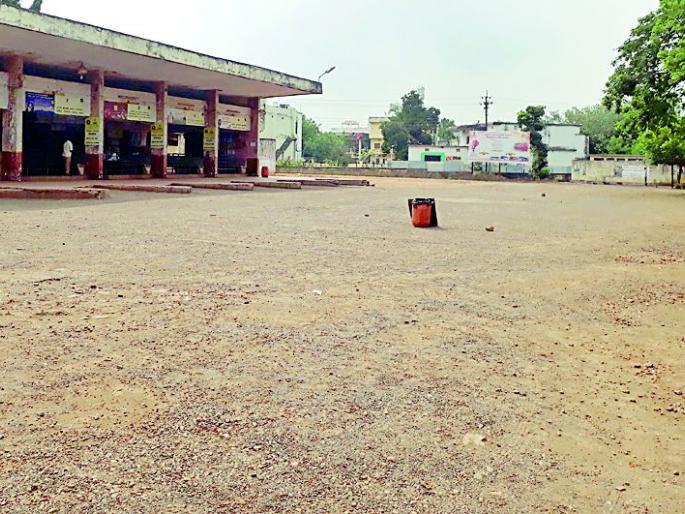 From today, the ST employees will call on | आजपासून एसटी कर्मचारी मागणार भीक From today, the ST employees will call on | आजपासून एसटी कर्मचारी मागणार भीक