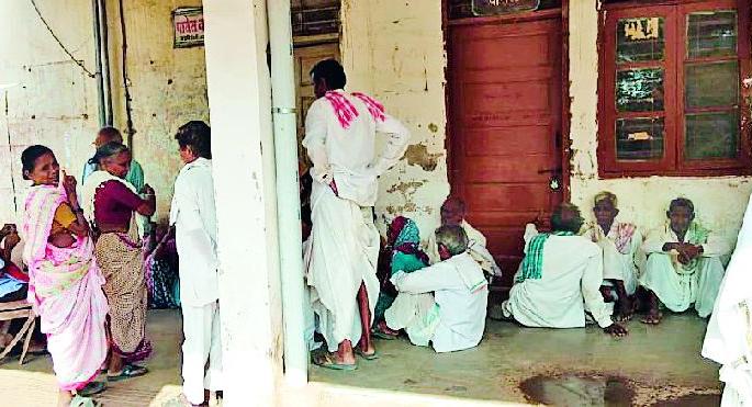 Senior citizen for smart card | स्मार्ट कार्डसाठी ज्येष्ठ नागरिक सरसावले Senior citizen for smart card | स्मार्ट कार्डसाठी ज्येष्ठ नागरिक सरसावले