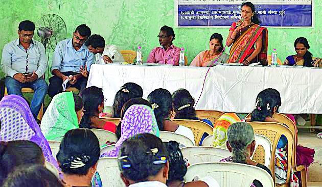 The result of doctors' inefficiency centers | डॉक्टरांअभावी केंद्रांच्या सेवेवर परिणाम The result of doctors' inefficiency centers | डॉक्टरांअभावी केंद्रांच्या सेवेवर परिणाम