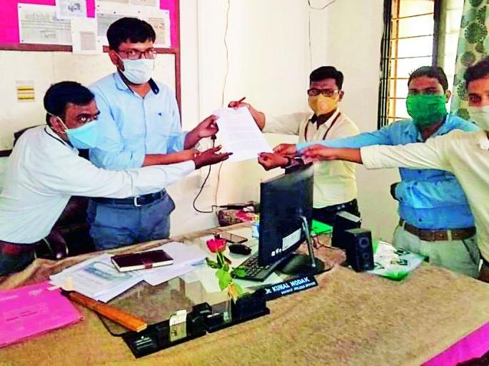 Formulate the salaries of health workers | आरोग्य कर्मचाऱ्यांच्या वेतनाचे सुसुत्रीकरण करा Formulate the salaries of health workers | आरोग्य कर्मचाऱ्यांच्या वेतनाचे सुसुत्रीकरण करा