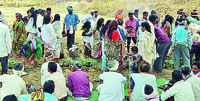 The Tribal people collectively made the thirteenth | पडियालजोबवासीयांनी केली सामूहिक तेरवी The Tribal people collectively made the thirteenth | पडियालजोबवासीयांनी केली सामूहिक तेरवी