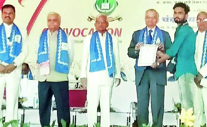 Honor of the Degree of the 132 Wise | १३२ प्रज्ञावंतांचा पदवीने सन्मान Honor of the Degree of the 132 Wise | १३२ प्रज्ञावंतांचा पदवीने सन्मान