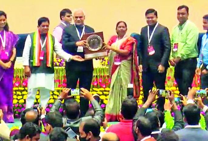 Desaiganj, Dhanera and Bhamragad topped the clean survey | स्वच्छ सर्वेक्षणात देसाईगंज, धानाेरा व भामरागड अव्वल Desaiganj, Dhanera and Bhamragad topped the clean survey | स्वच्छ सर्वेक्षणात देसाईगंज, धानाेरा व भामरागड अव्वल