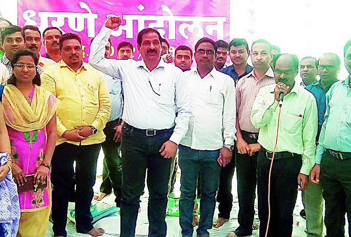 Stop the activities happening on Gram Sevaks | ग्रामसेवकांवर होणाऱ्या कारवाया थांबवा Stop the activities happening on Gram Sevaks | ग्रामसेवकांवर होणाऱ्या कारवाया थांबवा