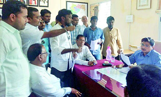 Youth Congress strikes on social welfare | युवक काँग्रेसची समाजकल्याणवर धडक Youth Congress strikes on social welfare | युवक काँग्रेसची समाजकल्याणवर धडक
