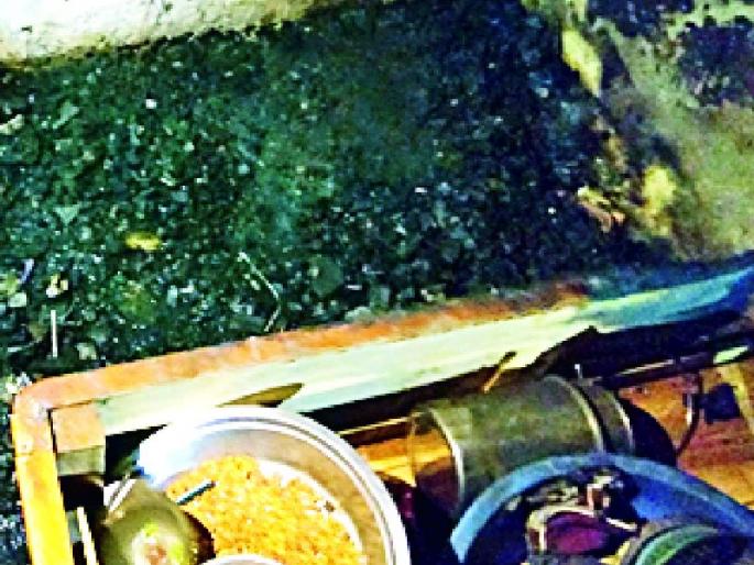 Two lakh rupees burnt in the fire at the house | घराला लागलेल्या आगीत दोन लाख रुपये जळाले Two lakh rupees burnt in the fire at the house | घराला लागलेल्या आगीत दोन लाख रुपये जळाले