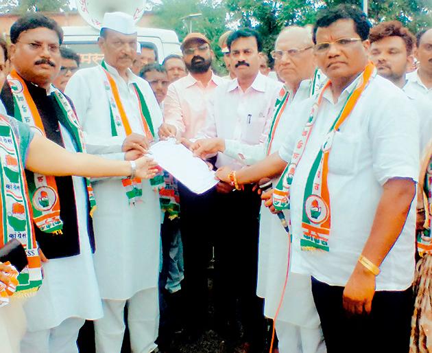 Congress Farmer's Tractor Morcha | काँग्रेसचा शेतकरी ट्रॅक्टर मोर्चा Congress Farmer's Tractor Morcha | काँग्रेसचा शेतकरी ट्रॅक्टर मोर्चा