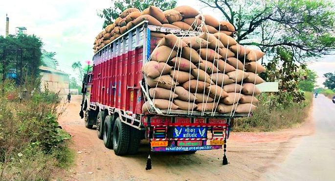 50,000 quintals of paddy of UP and MP in the taluka | युपी व एमपीचा ५० हजार क्वींटल धान तालुक्यात