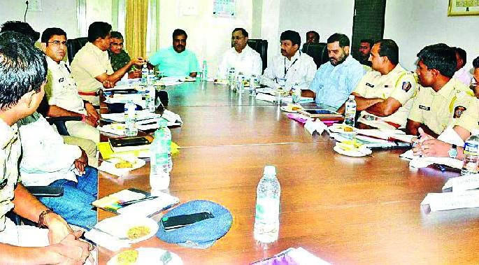 Police system should ensure proper coordination with proper coordination | पोलीस यंत्रणेने योग्य समन्वयातून सुरक्षा बंदोबस्त करावा Police system should ensure proper coordination with proper coordination | पोलीस यंत्रणेने योग्य समन्वयातून सुरक्षा बंदोबस्त करावा