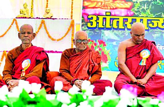 Buddhist must be seen in everybody's attitudes | बौद्धधम्म प्रत्येकाच्या आचरणात दिसणे गरजेचे Buddhist must be seen in everybody's attitudes | बौद्धधम्म प्रत्येकाच्या आचरणात दिसणे गरजेचे