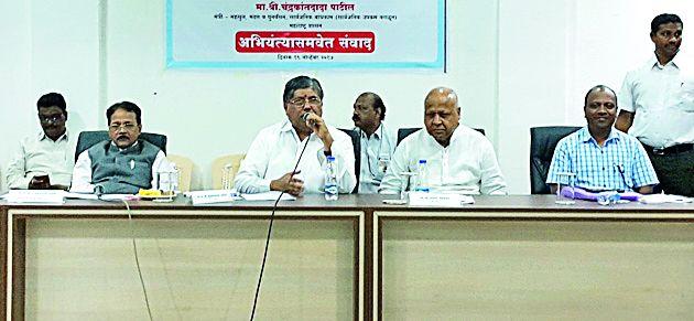 Pothole repairs fund | खड्ड्यांच्या दुरूस्तीसाठी देणार निधी