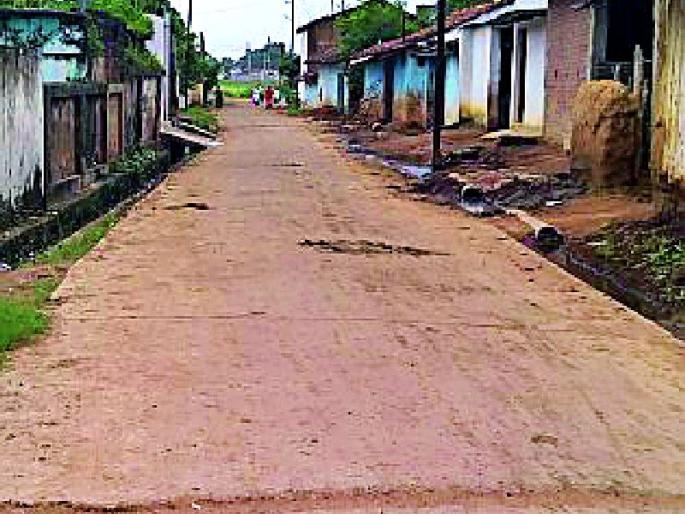 Funeral for four people in mourning atmosphere | शोकाकुल वातावरणात चौघांवर अंत्यसंस्कार Funeral for four people in mourning atmosphere | शोकाकुल वातावरणात चौघांवर अंत्यसंस्कार