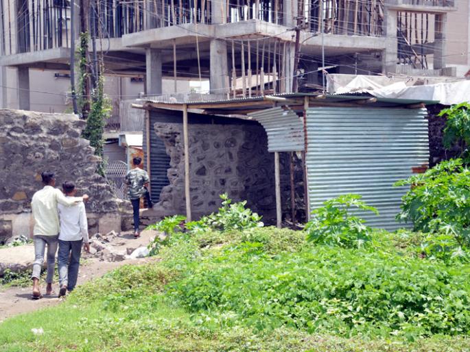 Shocking; Morning, evening walk on grounds; The shock of liquor bars at night! | धक्कादायक; मैदानावर माॅर्निंग, इव्हनिंगला वॉक; रात्रीच्या वेळी दारु अड्ड्यांचा शॉक ! Shocking; Morning, evening walk on grounds; The shock of liquor bars at night! | धक्कादायक; मैदानावर माॅर्निंग, इव्हनिंगला वॉक; रात्रीच्या वेळी दारु अड्ड्यांचा शॉक !