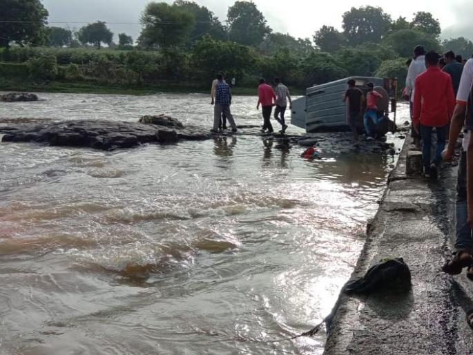 Heavy rains swept the district again | जिल्हाभरात जोरदार पावसाने पुन्हा झोडपले