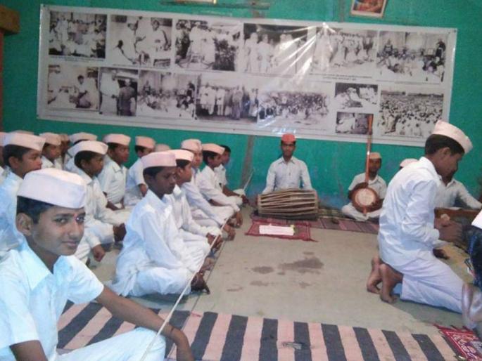 Support for education received by the students during the famine | दुष्काळात विद्यार्थ्यांना मिळाला शिक्षणासाठी आधार Support for education received by the students during the famine | दुष्काळात विद्यार्थ्यांना मिळाला शिक्षणासाठी आधार