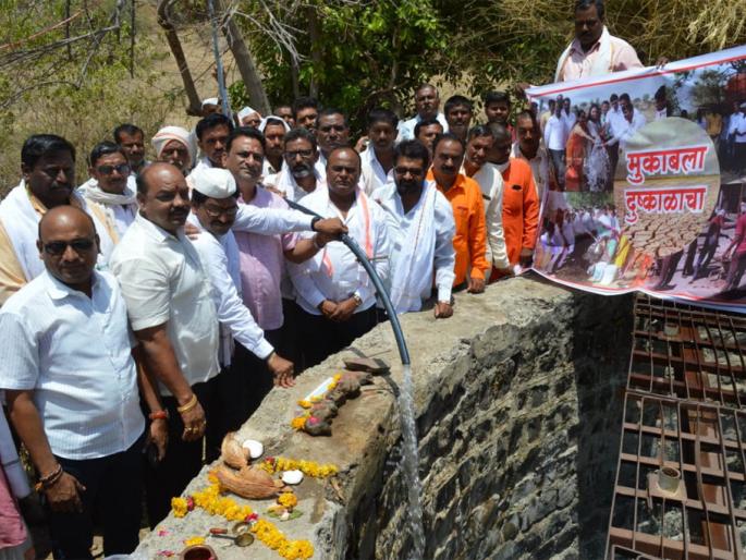 And in Pokhari-Sindhkhed, Ganga disappears due to Ganga ... | अन् पोखरी-सिंंदखेडमध्ये गंगा अवतरल्याने ग्रामस्थ हरखले... And in Pokhari-Sindhkhed, Ganga disappears due to Ganga ... | अन् पोखरी-सिंंदखेडमध्ये गंगा अवतरल्याने ग्रामस्थ हरखले...