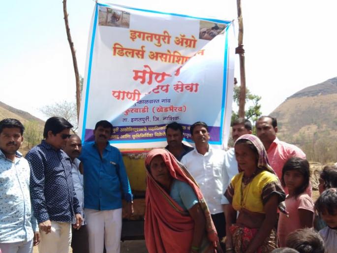 Water from tanker at Khed, Thakurwadi | खेड येथील ठाकूरवाडीला टँकरद्वारे पाणी Water from tanker at Khed, Thakurwadi | खेड येथील ठाकूरवाडीला टँकरद्वारे पाणी