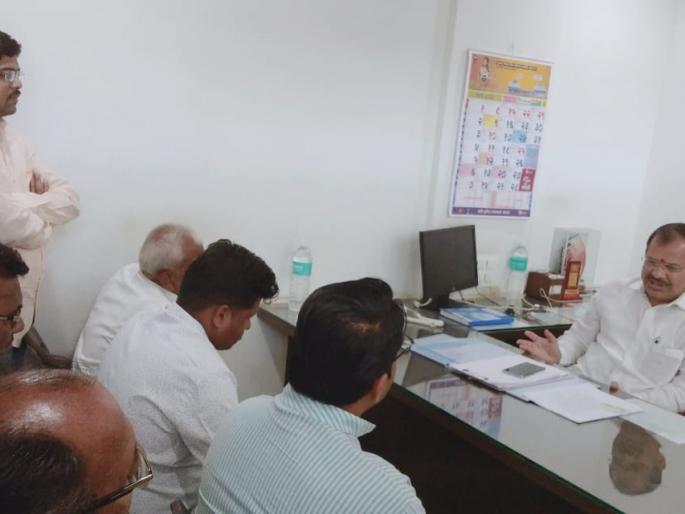 Revenue Minister for compensation for poultry professionals | कुक्कुटपालन व्यावसायिकांच्या भरपाईसाठी महसूलमंत्र्यांना साकडे Revenue Minister for compensation for poultry professionals | कुक्कुटपालन व्यावसायिकांच्या भरपाईसाठी महसूलमंत्र्यांना साकडे