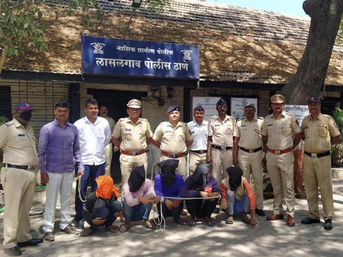 Gajaad gang rattling ATMs in Winchero Bank | विंचूर बँकेतील एटीएम फोडणारी टोळी गजाआड Gajaad gang rattling ATMs in Winchero Bank | विंचूर बँकेतील एटीएम फोडणारी टोळी गजाआड