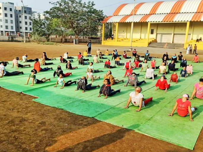 Suryanamaskar Day celebrated by Malegaon Krida Bharati | मालेगावी क्रीडा भारतीतर्फे सूर्यनमस्कार दिन साजरा Suryanamaskar Day celebrated by Malegaon Krida Bharati | मालेगावी क्रीडा भारतीतर्फे सूर्यनमस्कार दिन साजरा