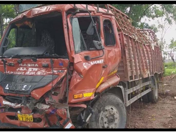 Accident in Wadalibhoi Shivara; One killed, two seriously injured | वडाळीभोई शिवारात अपघात; एक ठार, दोन गंभीर जखमी Accident in Wadalibhoi Shivara; One killed, two seriously injured | वडाळीभोई शिवारात अपघात; एक ठार, दोन गंभीर जखमी