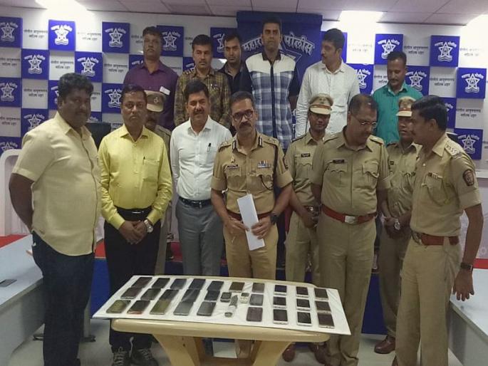 5 lakh mobile phones seized from five suspects in Jharkhand | झारखंडमधील पाच संशयितांकडून पाच लाखांचे मोबाईल जप्त 5 lakh mobile phones seized from five suspects in Jharkhand | झारखंडमधील पाच संशयितांकडून पाच लाखांचे मोबाईल जप्त